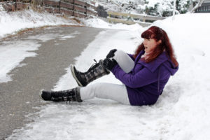 woman slipped on a slippery road and snow has knee pain